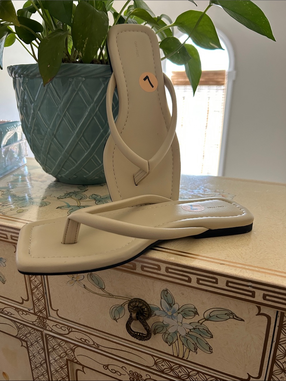 OAK + FORT Women's Cream Square-Toe Thong Sandals - Minimalist Strappy Design